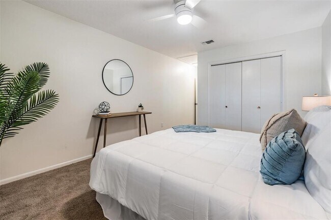 Building Photo - 14818 Winding Creek Ct