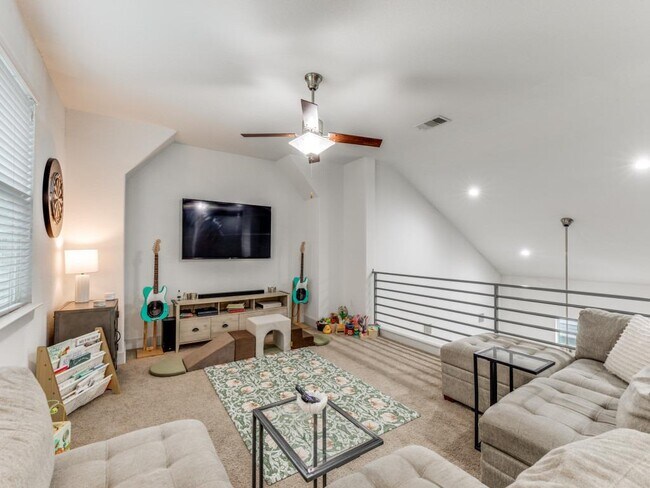 Building Photo - 2204 Montague St