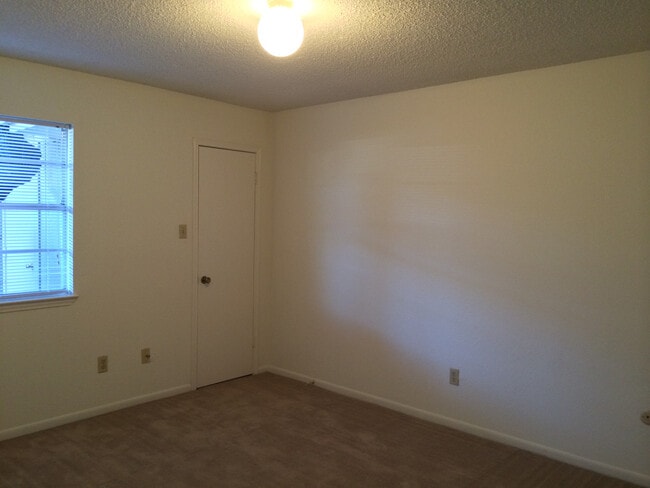 Building Photo - Duplex