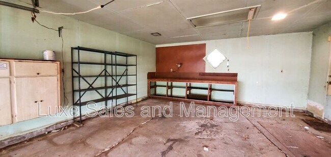 Building Photo - 1110 N Redbud