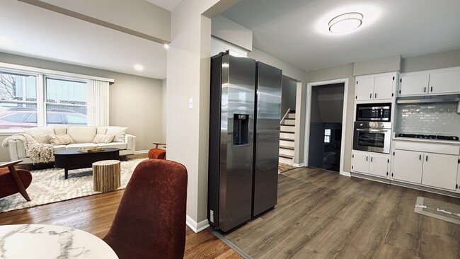 Building Photo - 9323 80th Ct