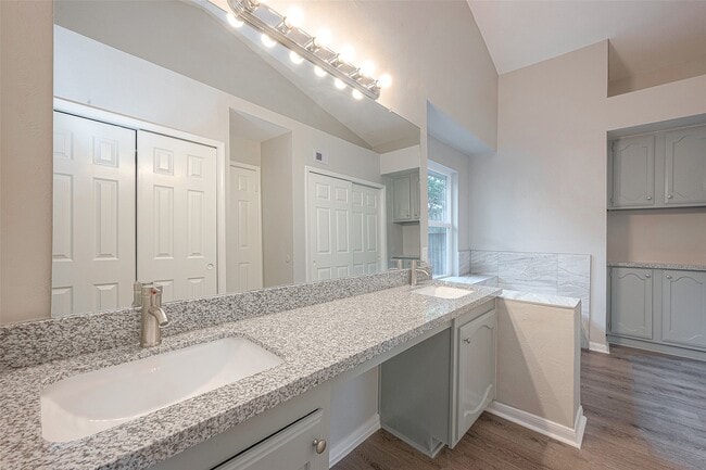 Building Photo - 15638 Schumann Ln