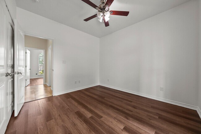 Building Photo - 136 W Maple Dr