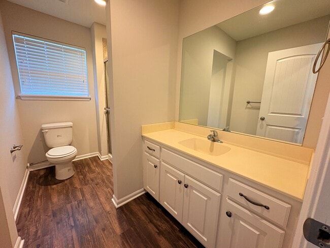 Building Photo - 2 Bed | 2 Bath | 2 Car Garage Single Level Home in Raymore w/ Move In Special