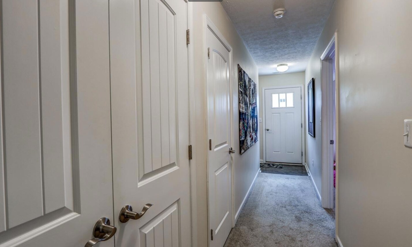 Building Photo - 27 Gloucester Dr