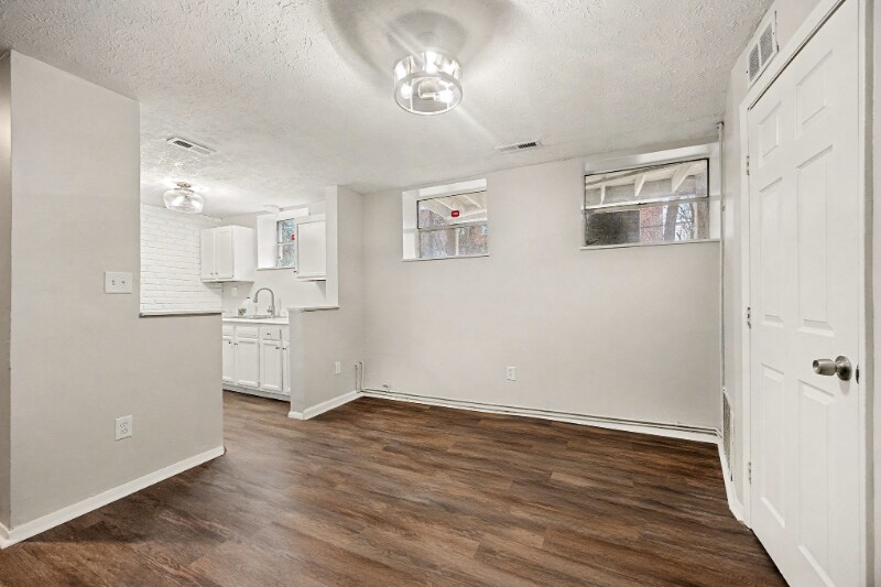 Building Photo - 562 Glenwood Ave