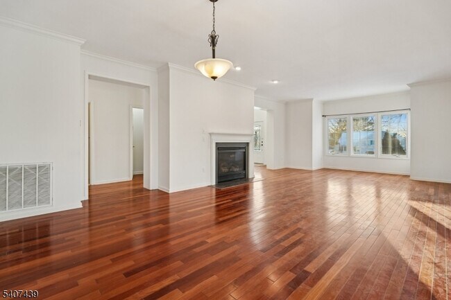 Building Photo - 282 South St