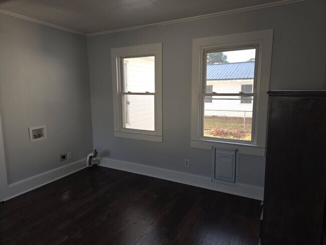 Building Photo - 209 Bartlett Ave