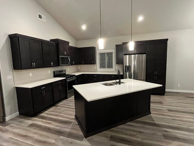 Building Photo - 1520 W Moselle Dr