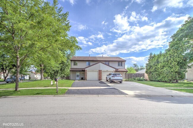Building Photo - 1405 Merrimac Ln N