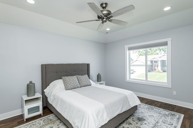 Building Photo - Gorgeous, spacious home on beautiful count...