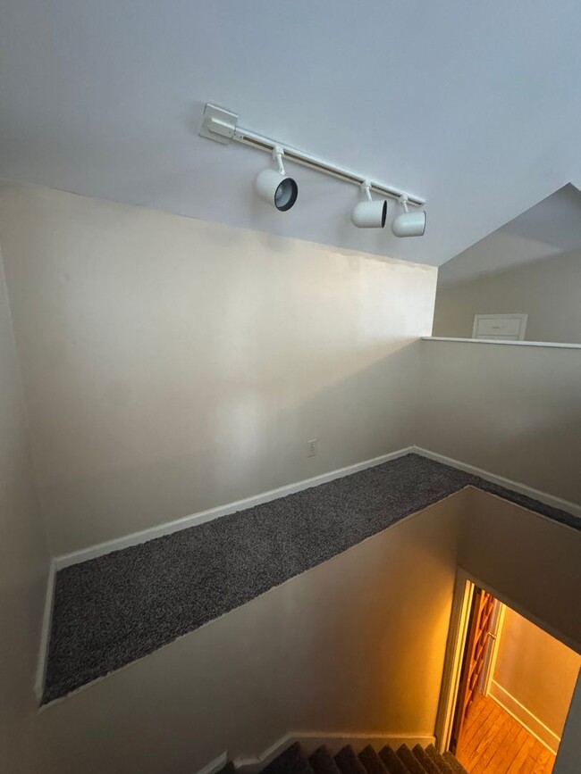Building Photo - 4 Bedroom Right on Purdue Campus - AVAILAB...