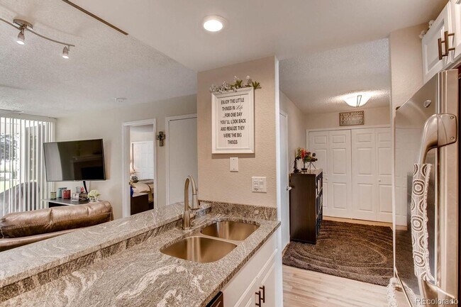 Building Photo - Spacious 1 Bedroom 1 Bath with OFFICE