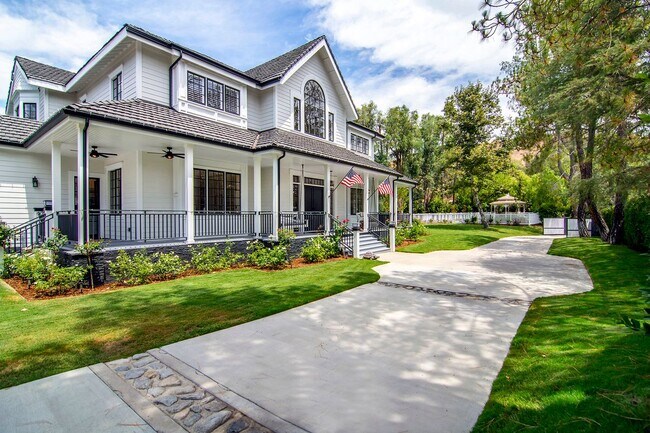 Building Photo - 28845 Countryside Dr