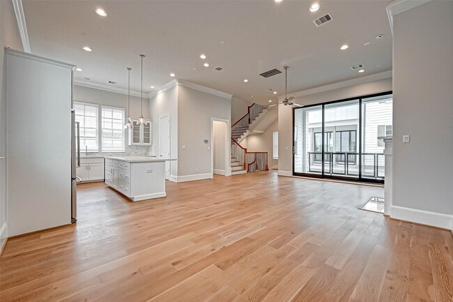 Building Photo - 2234 Lou Ellen Ln