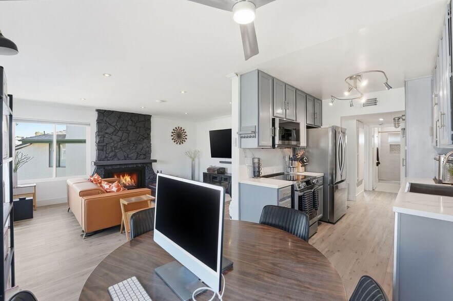 Building Photo - 450 W Vermont Ave