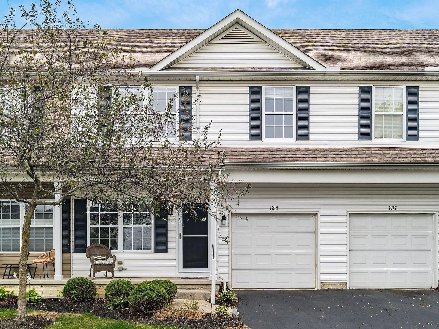 Building Photo - 1215 Park Dr