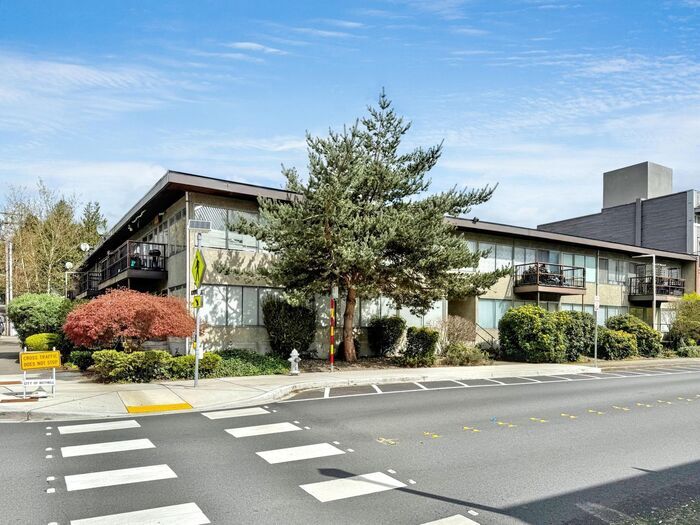 Building Photo - 10106 NE 185th St