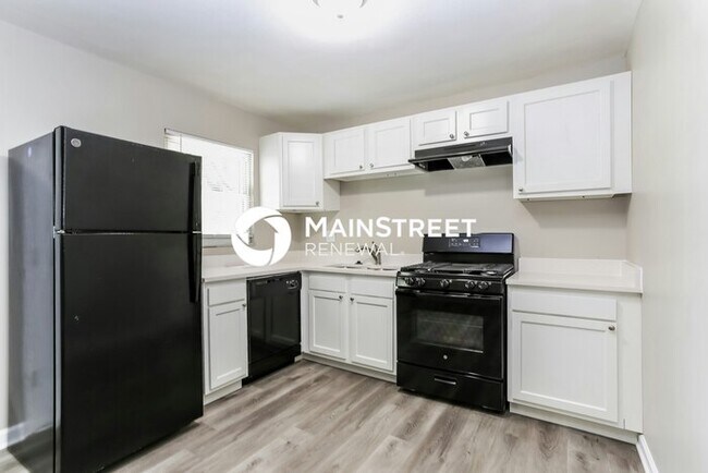 Building Photo - 3 Bedroom Pet-Friendly Home in Columbus, OH with Main Street Renewal