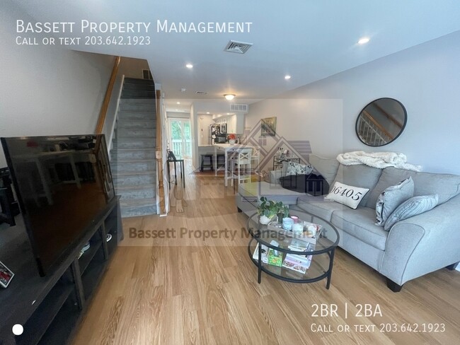 Building Photo - 40 Manorwood Dr