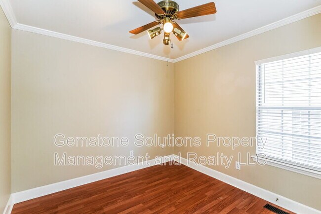 Building Photo - 306 Crooked Oak Ct