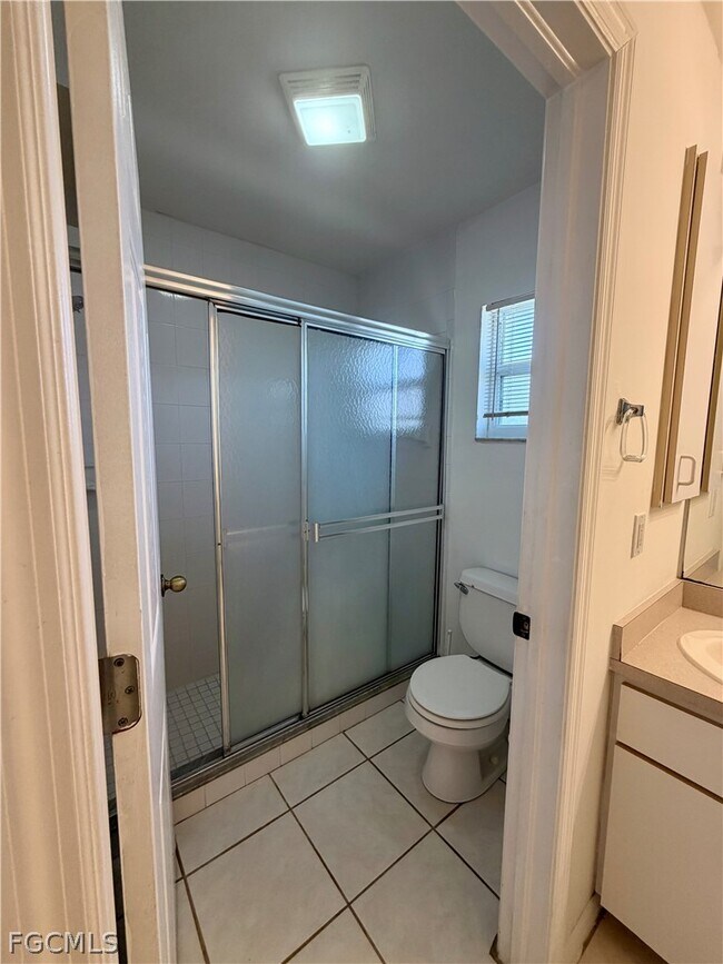 Building Photo - 4620 SW 13th Ave