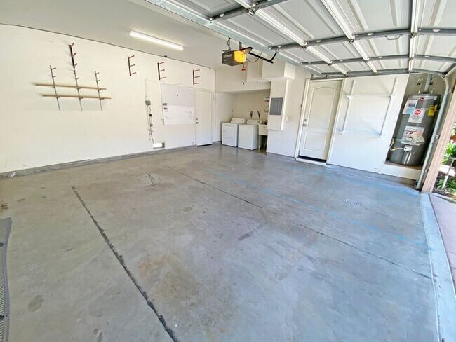Building Photo - 2247 3rd St