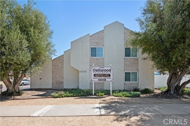 Building Photo - 25400 Oak St