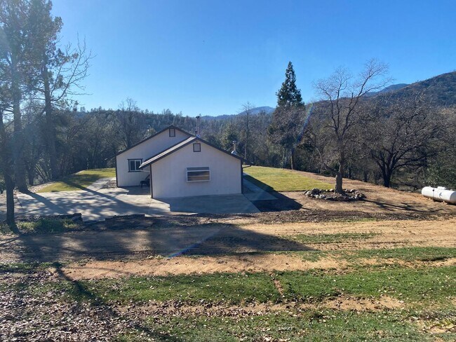 Building Photo - 10964 Rainbow Lake Rd
