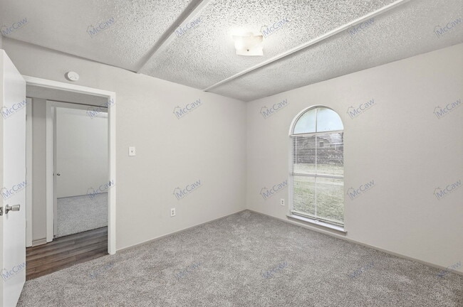 Building Photo - 2602 Burningtree Ct