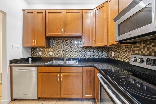 Building Photo - 2100 Commonwealth St