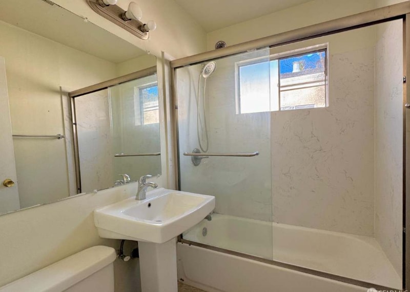 Building Photo - 35 Alan Ct