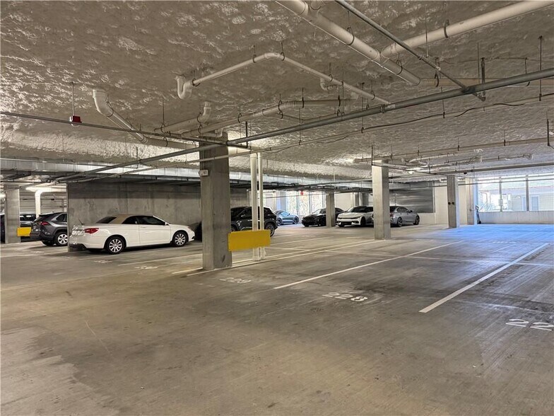 Building Photo - 775 Juniper St NE