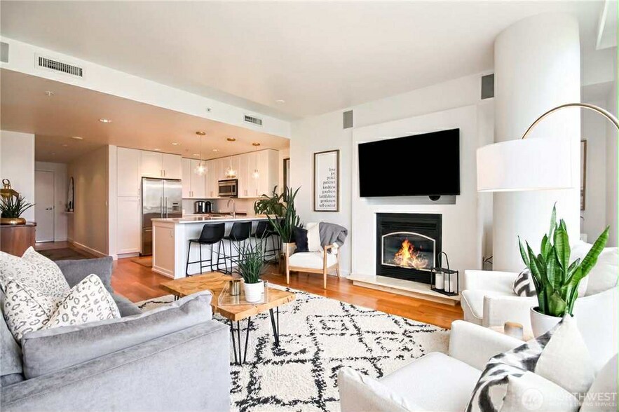 Primary Photo - 10650 NE 9th Pl
