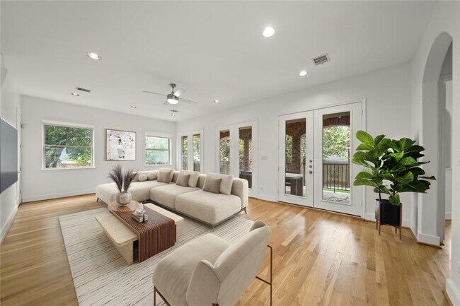 Building Photo - 9714 Braesmont Dr