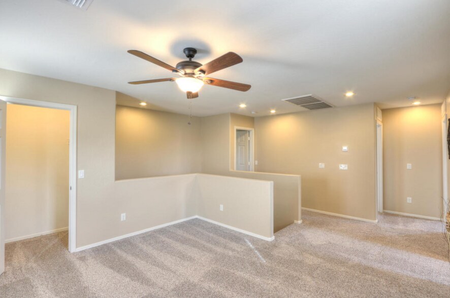 Building Photo - 40352 W Molly Ln
