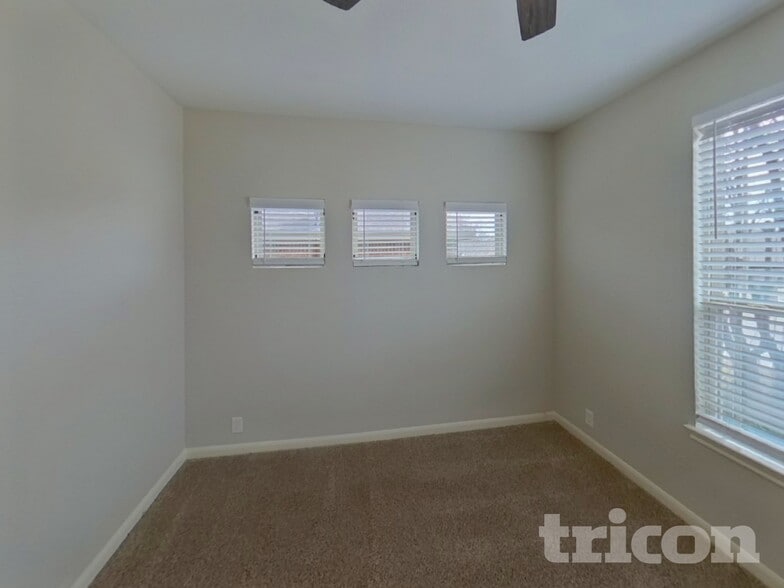 Building Photo - 423 Hayes St