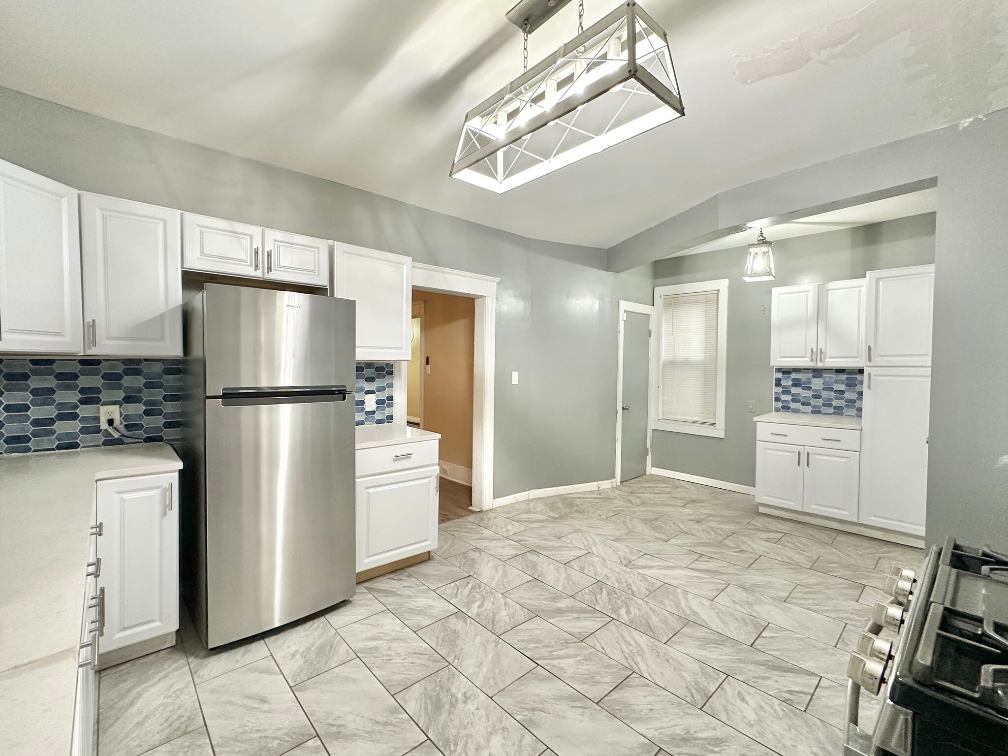 Building Photo - 519 S River St