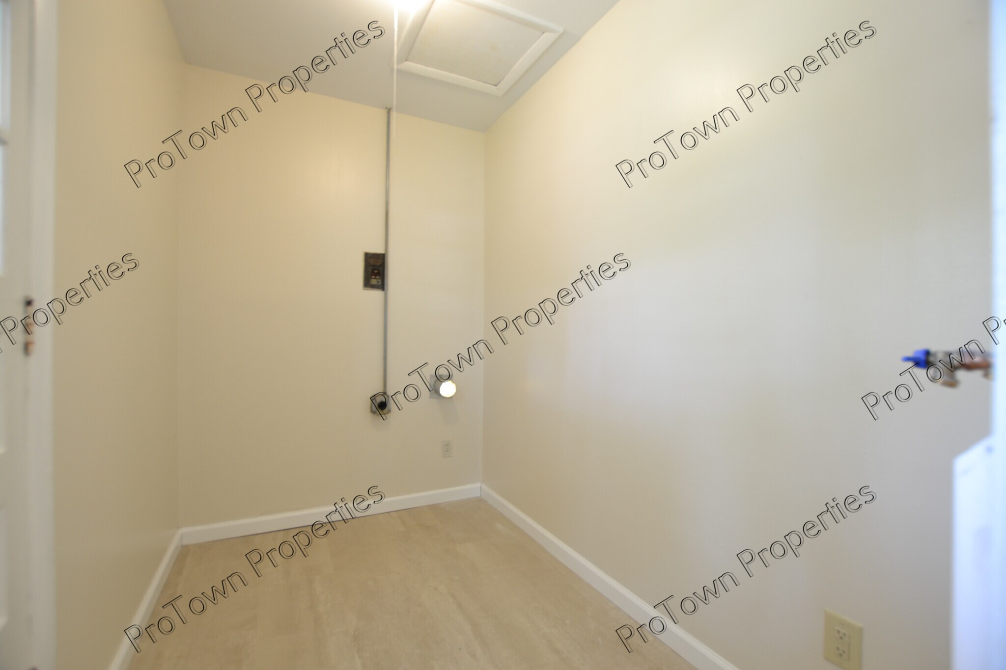 Building Photo - 121 Louis Rd