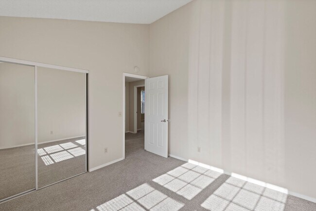 Building Photo - BRIGHT & UPDATED RANCH-STYLE HOME in D-20