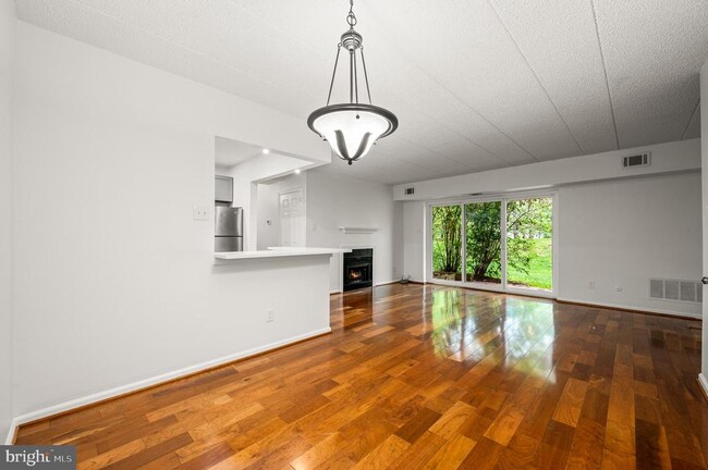 Building Photo - 93 Le Forge Ct