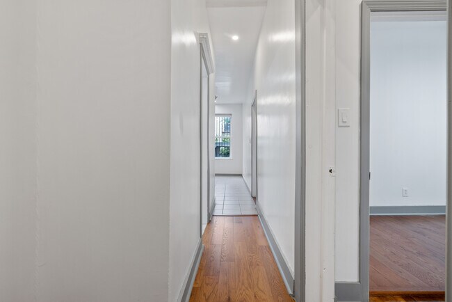 Building Photo - 14 Oakland Pl