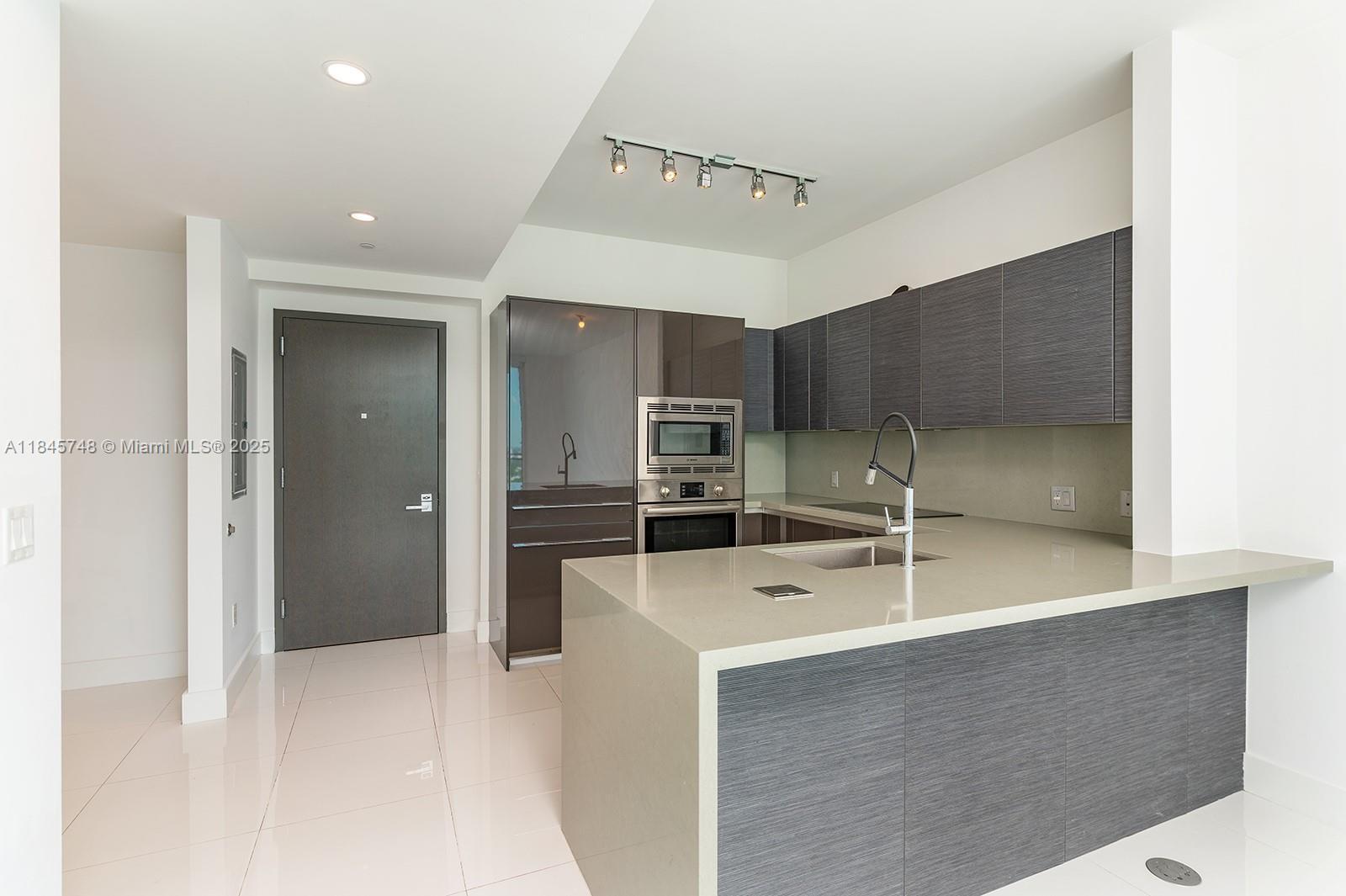 Building Photo - 1080 Brickell Ave