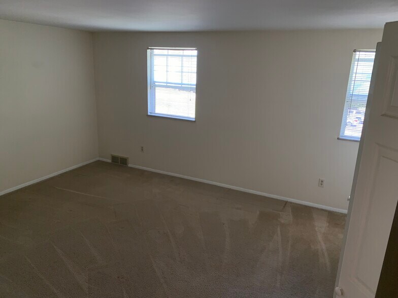 Building Photo - 4304 Royalview Dr