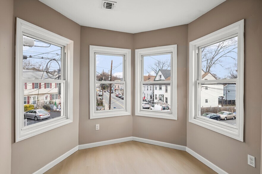 Building Photo - 113 E Main St