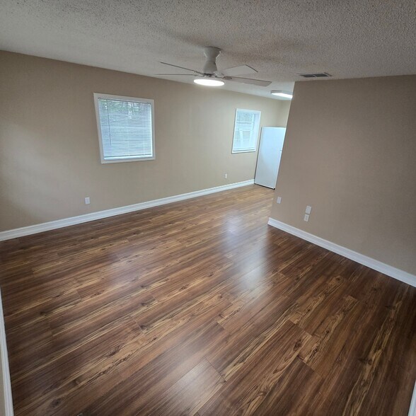 Building Photo - 5935 S Ashlawn Way