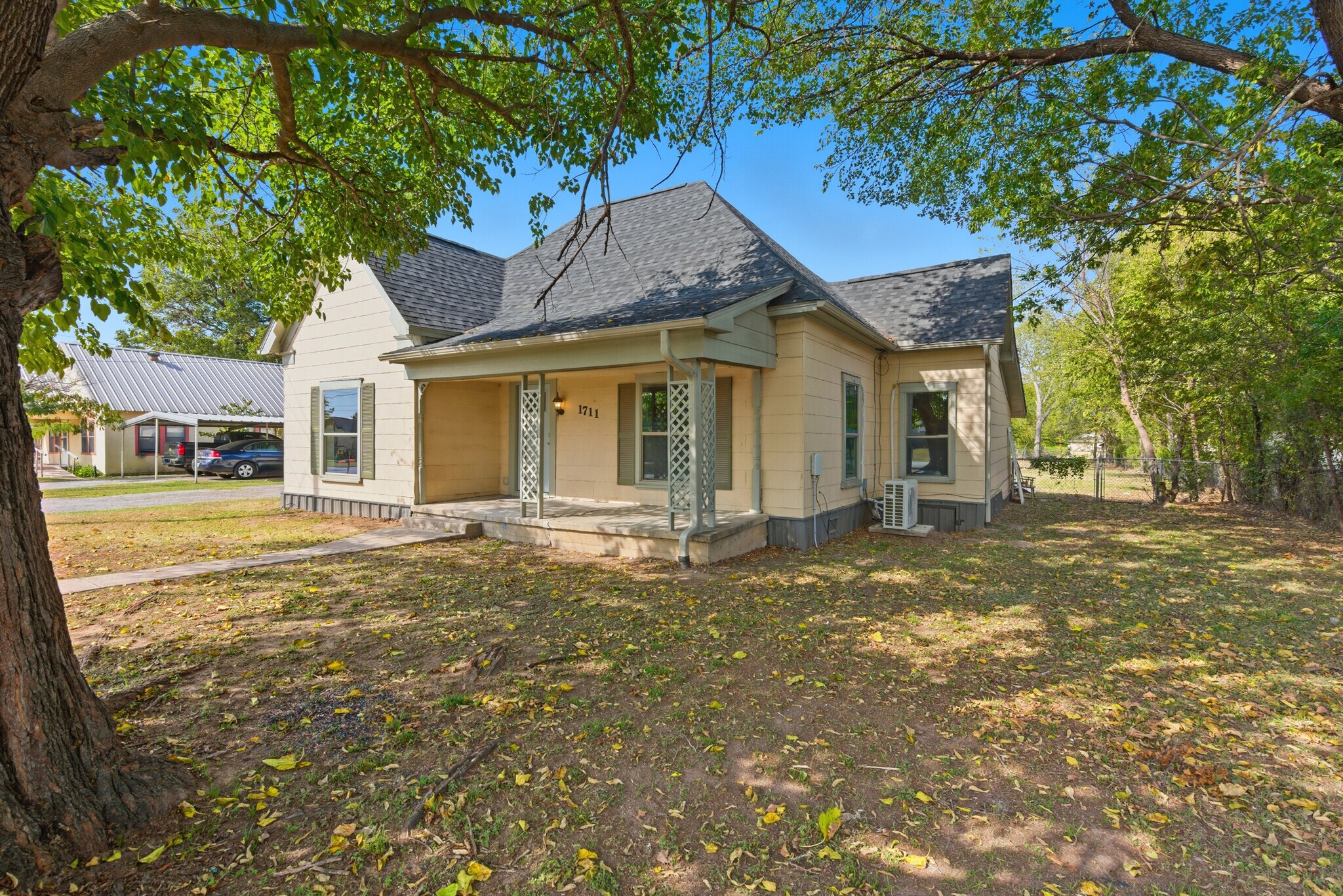 Building Photo - 1711 Halsell St