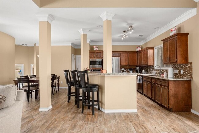 Building Photo - 6108 Cape Coral Dr