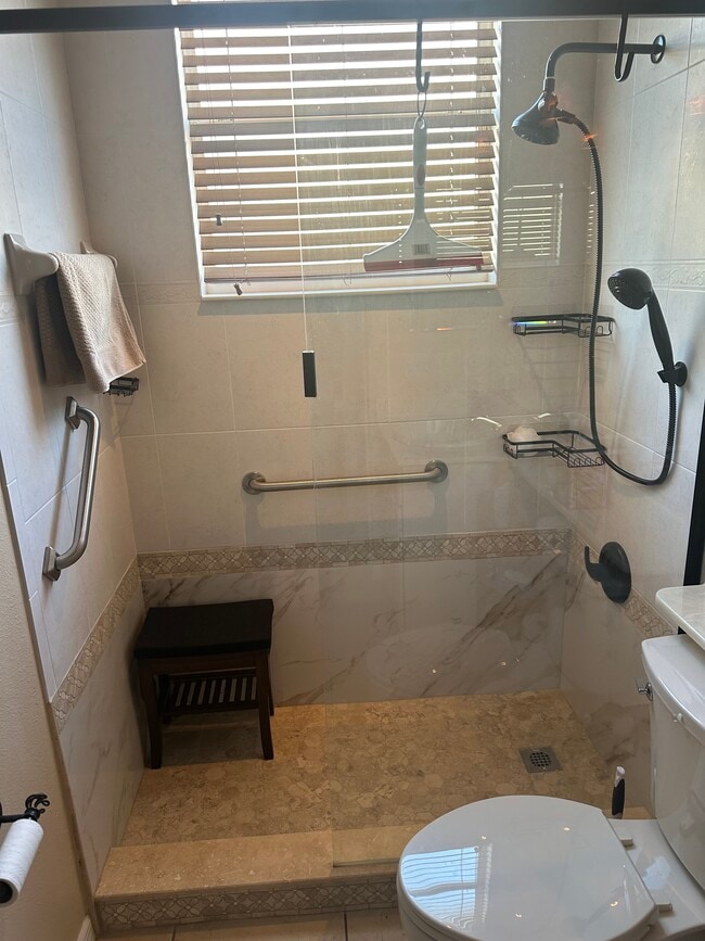 Building Photo - 566 Planters Manor Way