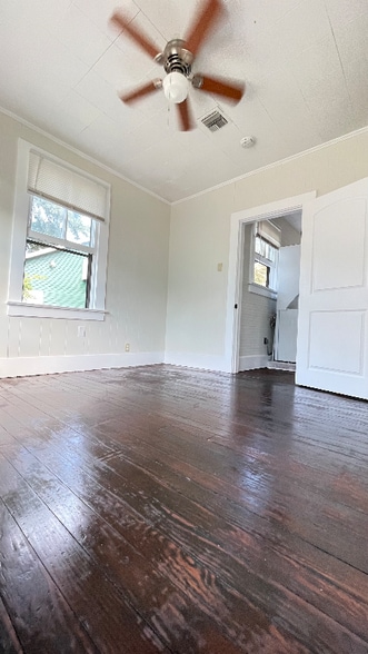 Building Photo - 808 Gordon St